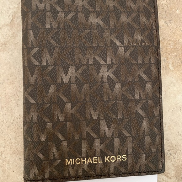 Michael Kors Wallet/Passport Holder - BRAND NEW!! - Picture 1 of 2